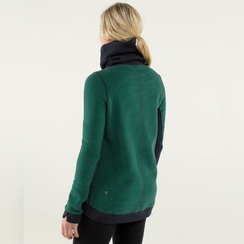 Euc Lululemon Avenue Pullover - image 2